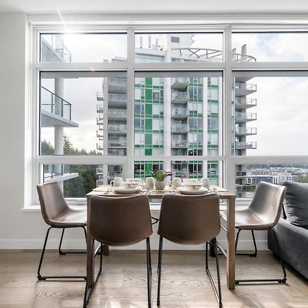 Urban Oasis: Stylish Apartment Retreat At Ubc バンクーバー エクステリア 写真