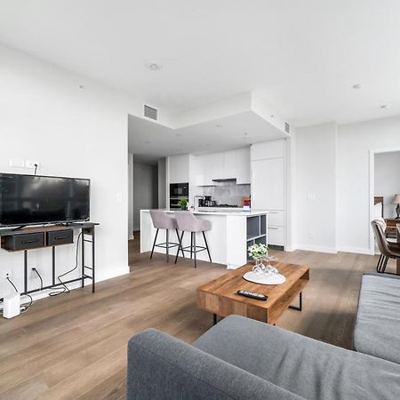 Urban Oasis: Stylish Apartment Retreat At Ubc バンクーバー エクステリア 写真