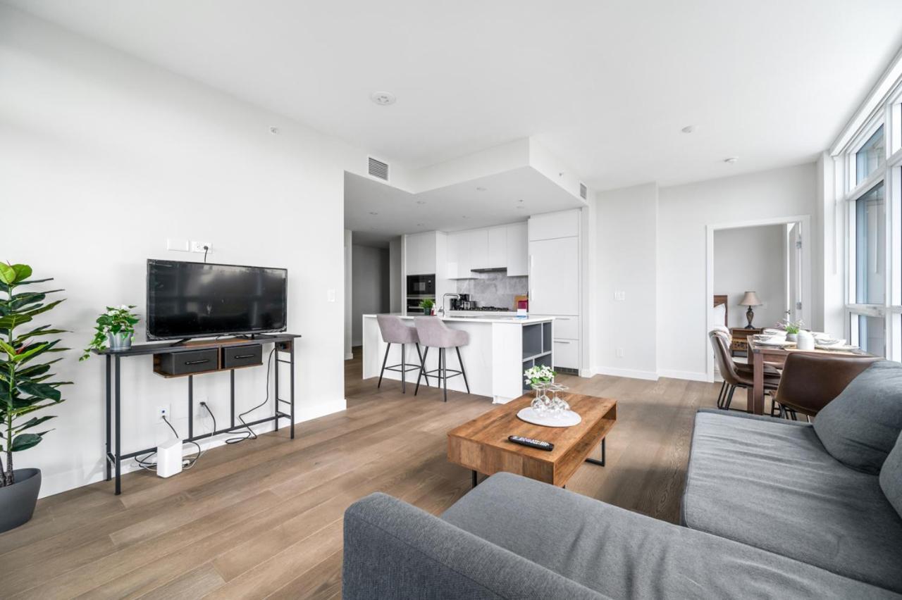 Urban Oasis: Stylish Apartment Retreat At Ubc バンクーバー エクステリア 写真