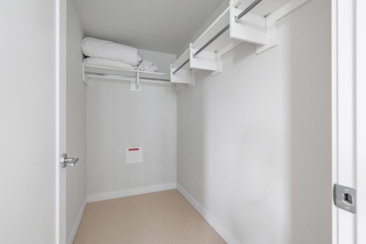 Urban Oasis: Stylish Apartment Retreat At Ubc バンクーバー エクステリア 写真