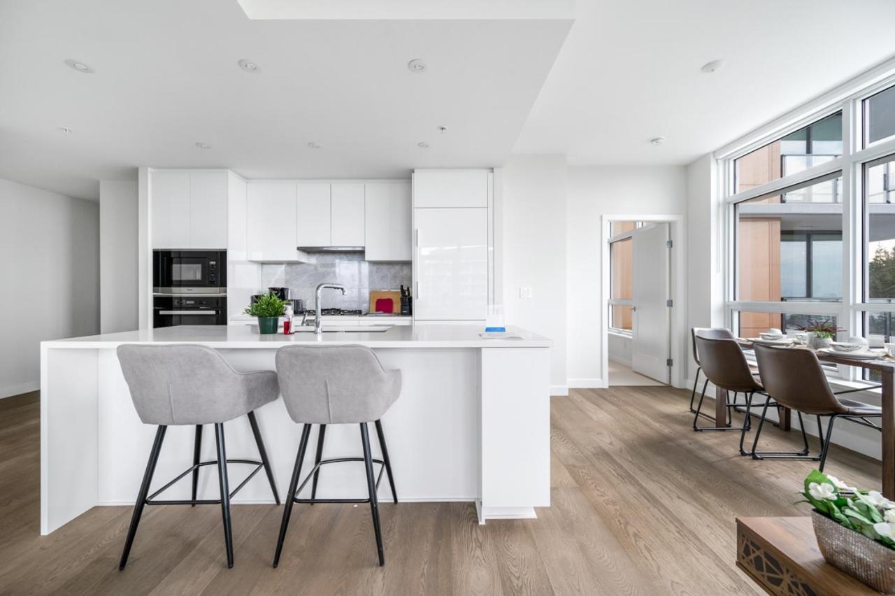Urban Oasis: Stylish Apartment Retreat At Ubc バンクーバー エクステリア 写真
