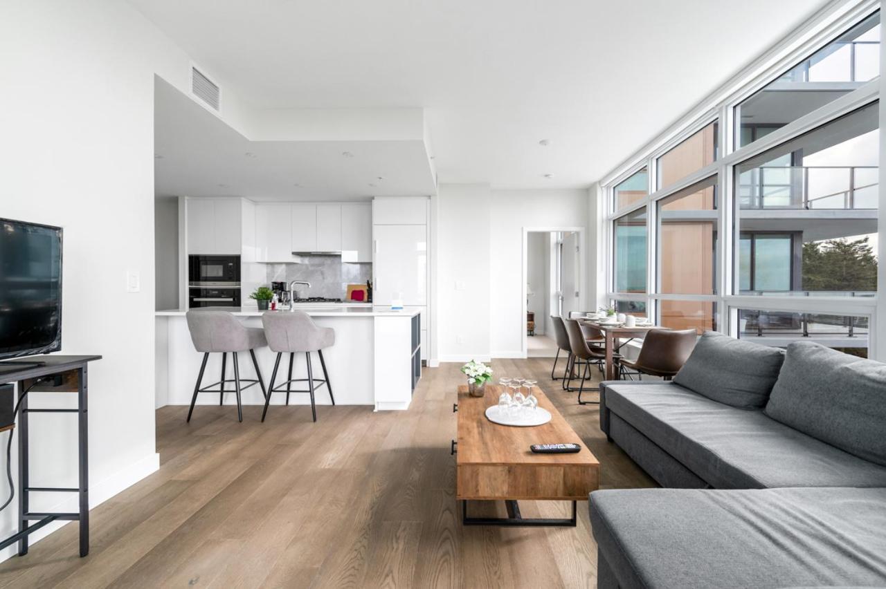 Urban Oasis: Stylish Apartment Retreat At Ubc バンクーバー エクステリア 写真